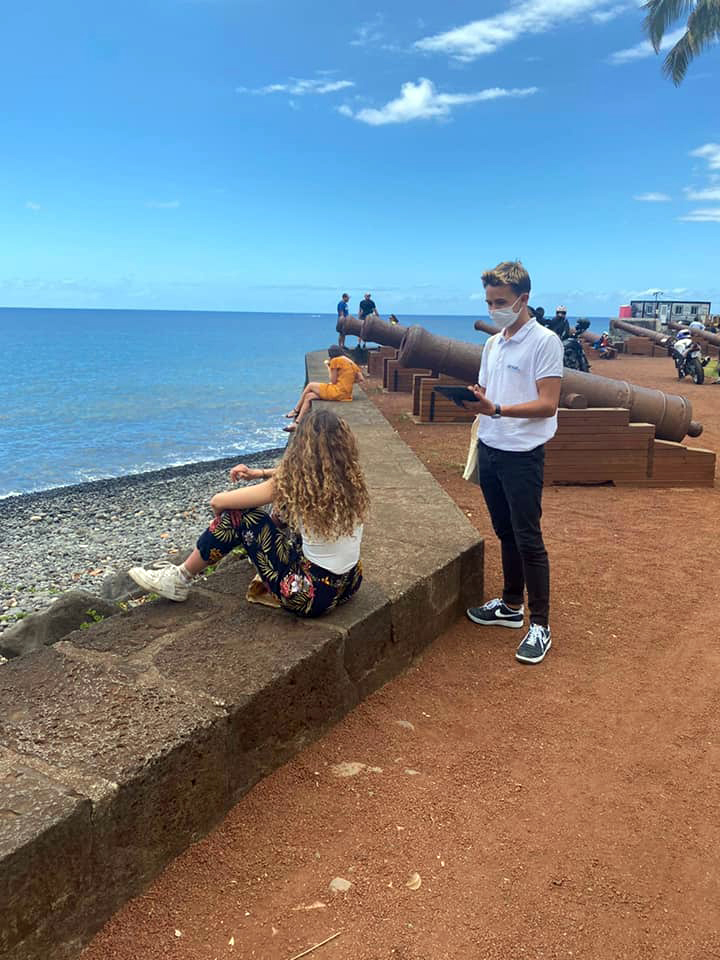 NEO AN KAMARAD dans la rue